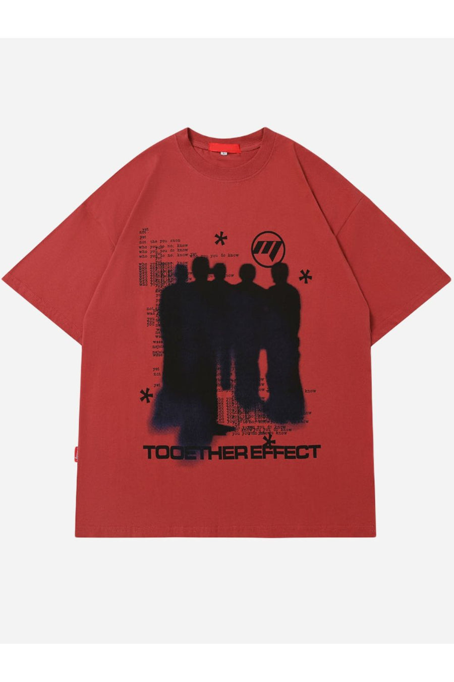 T-SHIRT MIT GRUPPENAUFDRUCK