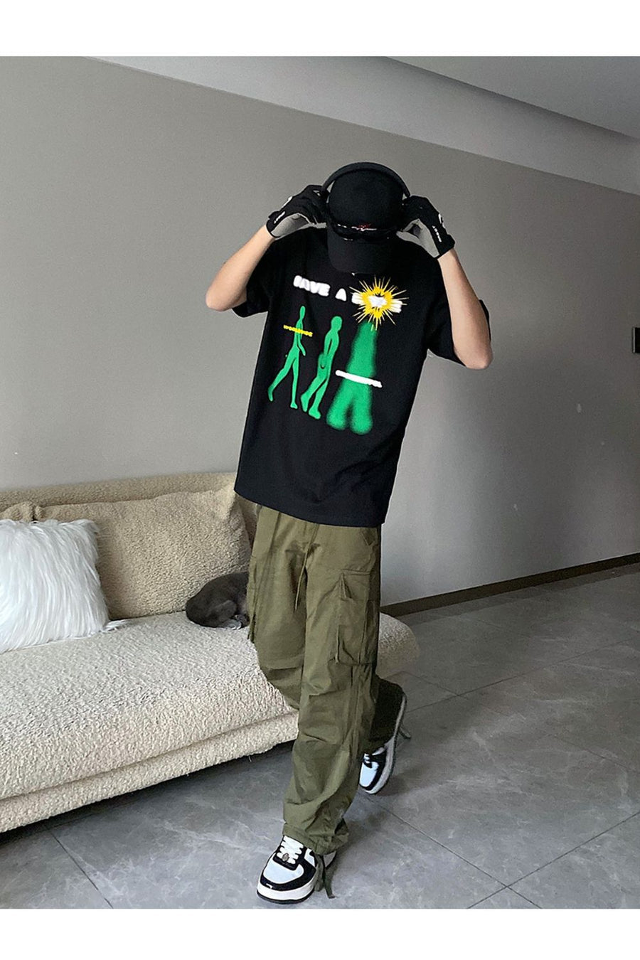 T-SHIRT MIT GRÜNEM DRUCK
