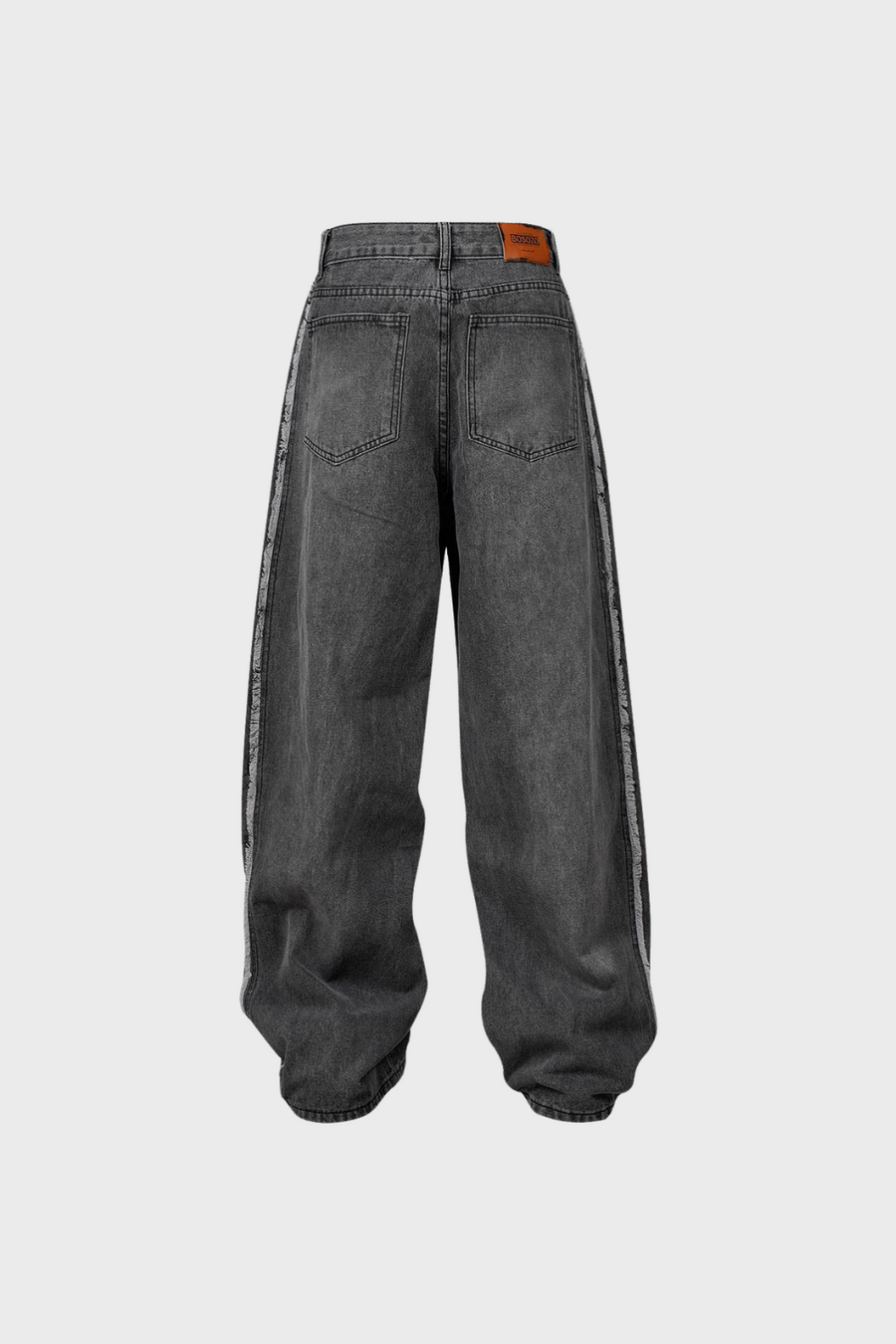 GEWASCHENE, ABGENUTZTE BAGGY-JEANS MIT ROHEM SAUM
