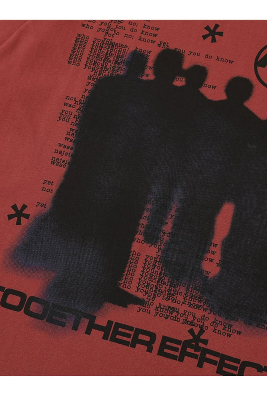 T-SHIRT MIT GRUPPENAUFDRUCK