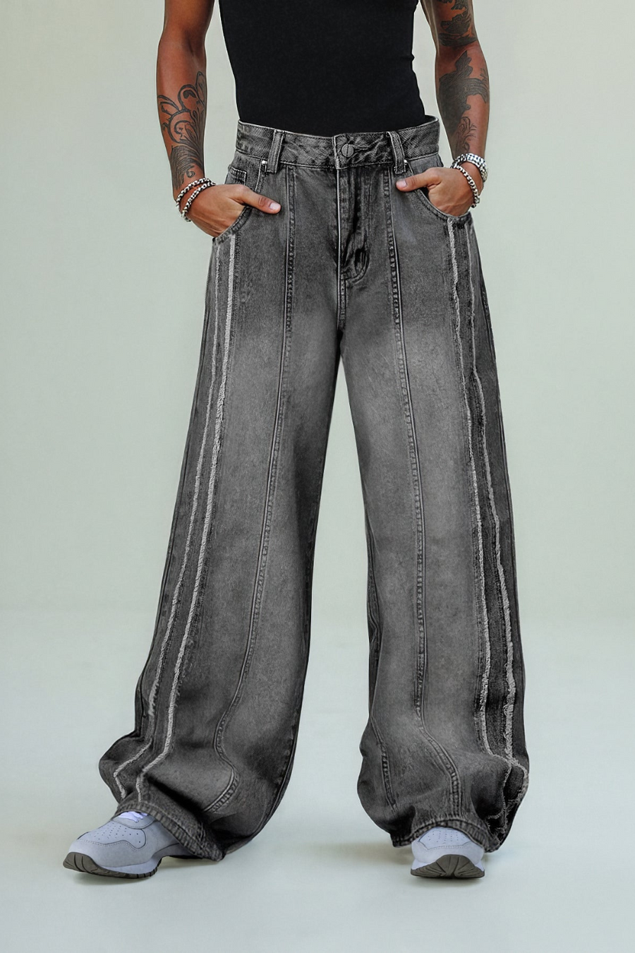 GEWASCHENE, ABGENUTZTE BAGGY-JEANS MIT ROHEM SAUM