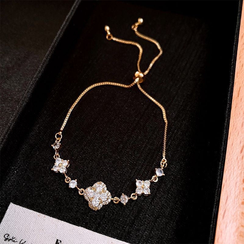 Golden Fleur – Delicate Shine Bracelet