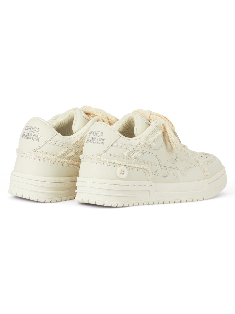 LÄSSIGE WEISSE SNEAKERS