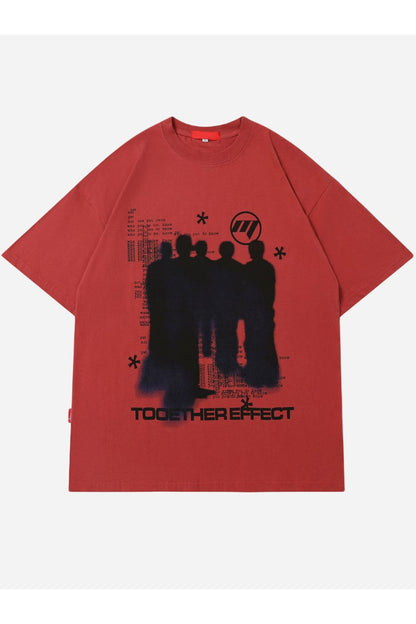 T-SHIRT MIT GRUPPENAUFDRUCK