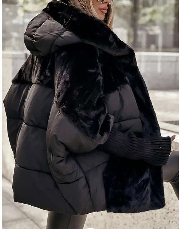 Flauschige Oversize-Jacke mit Strick-Details und Beanie