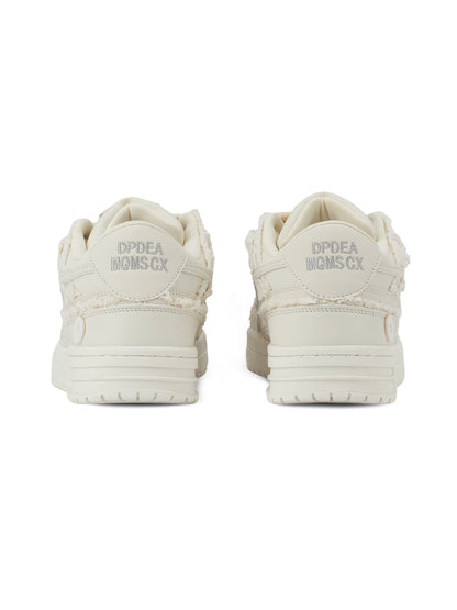 LÄSSIGE WEISSE SNEAKERS