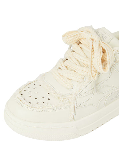 LÄSSIGE WEISSE SNEAKERS