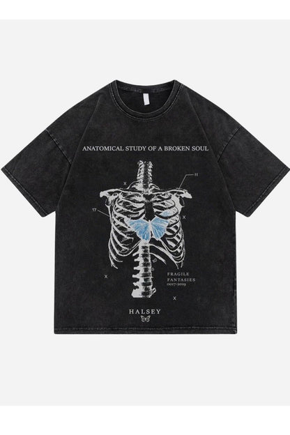 T-SHIRT MIT SKELETTDRUCK