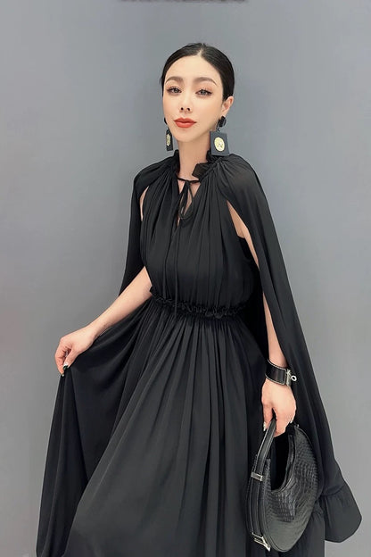 Elegantes Maxikleid mit Umhang-Detail