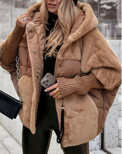 Flauschige Oversize-Jacke mit Strick-Details und Beanie