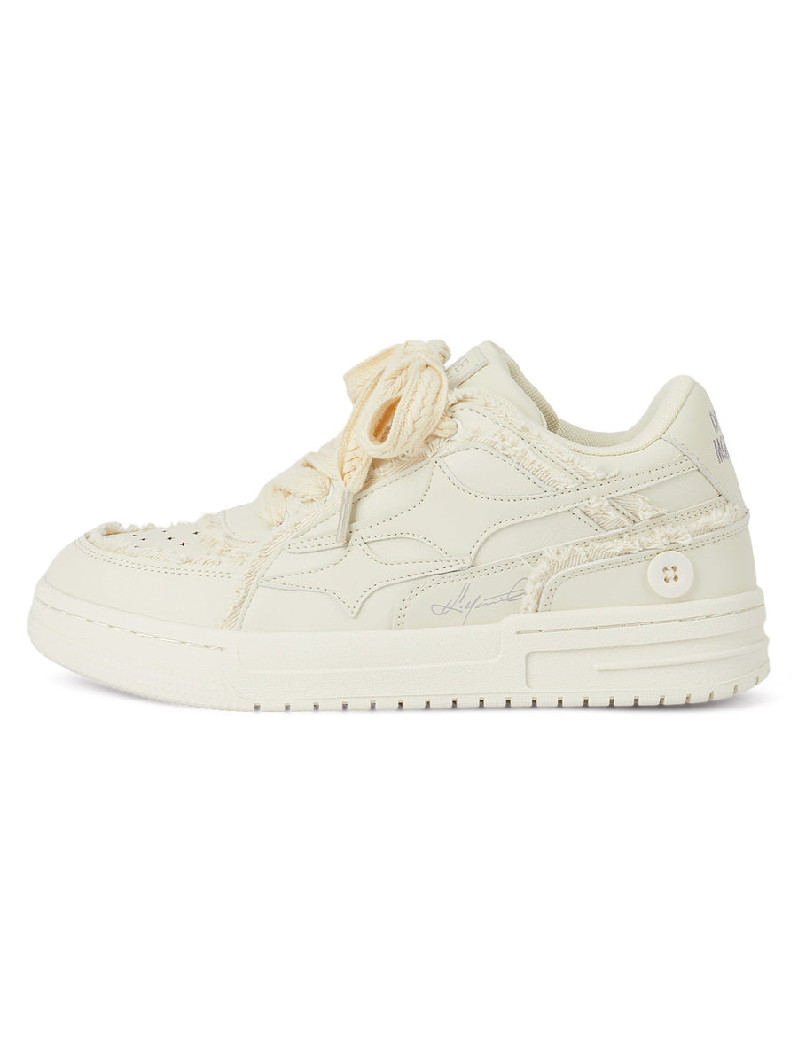 LÄSSIGE WEISSE SNEAKERS