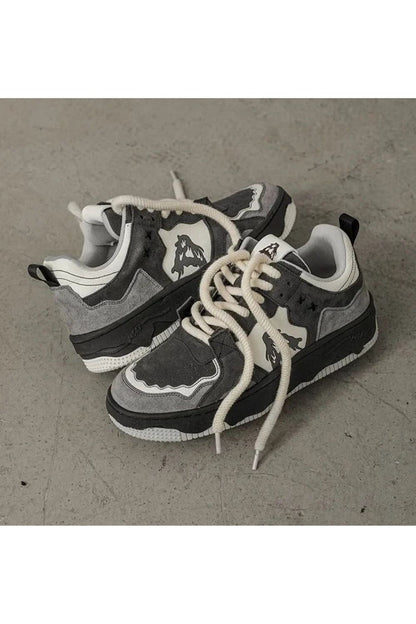 DUNKELCREMIGER SNEAKER