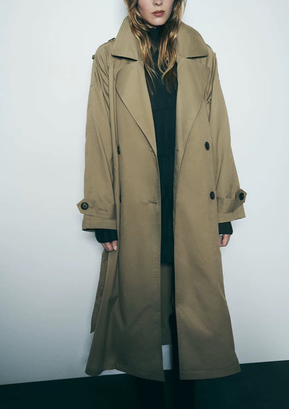 Zeitloser Trenchcoat in Beige mit Gürtel